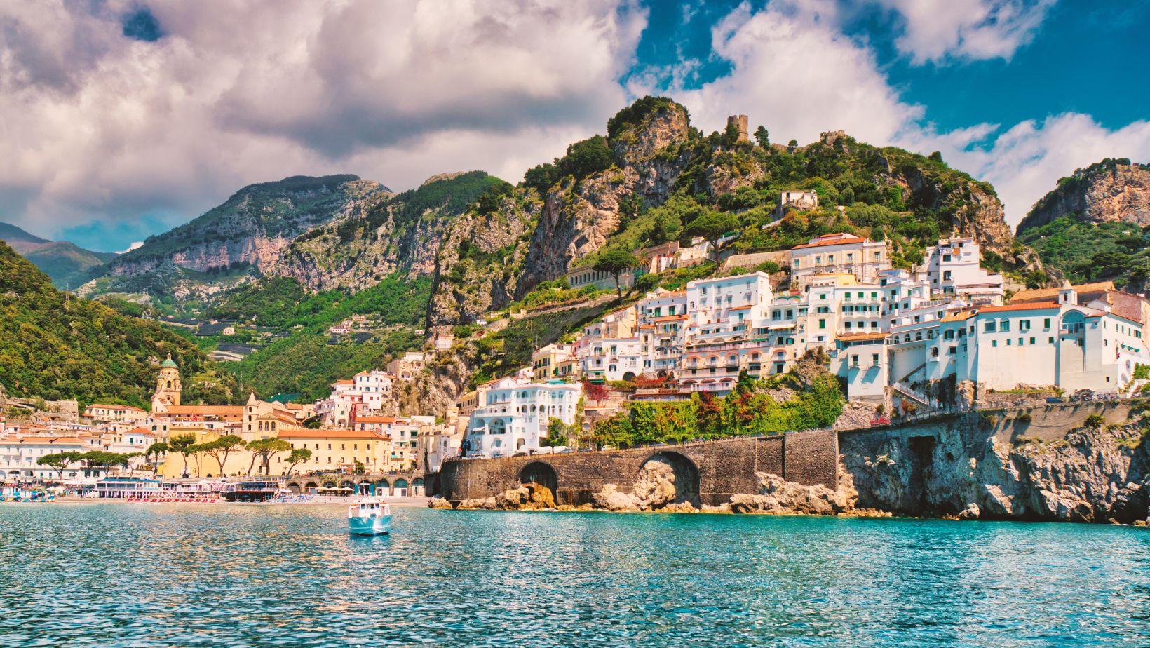 yacht charter italy, honeymoon yacht rental italy, italy luxury yacht charter, romantic yacht trips italy, italy yacht rental for honeymoon, bespoke yacht charters italy, private yacht hire italy, italian coast yacht rental, couples yacht charter italy, high seas romance italy